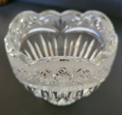 Beautiful Oneida SOUTHERN GARDEN Hostess / Serving Bowl – 5 1/4 Inches