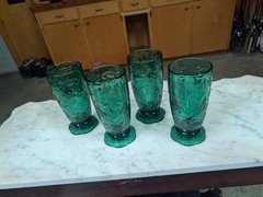 Set of 4 Vintage Emerald Green Footed Tumblers Floral Holly Pressed Glass