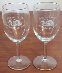 2 STONE MILL WINERY Souvenir CEDARBURG WI Wisconsin WINE GOBLETS Toasting Stems
