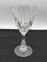 Cut Crystal Wine Glass With Intricate Starburst Design And Diamond-Cut Stem 6.25