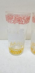 2 HAZEL ATLAS «AMERICANA TO FAR-AWAY PLACES» YELLOW PINK WHITE GLASS TUMBLERS
