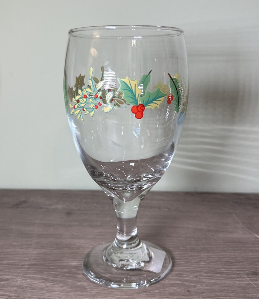 Greenbrier Intl Holly Berry Holiday Christmas Goblet Water Tea Wine Glass 7″