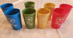 Vintage Set Of 8 Plastic Glasses Juice Daisy Pattern Mid Century Modern 1960s