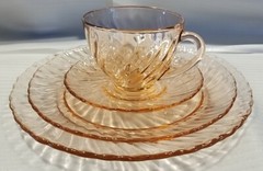 VTG ARCOROC FRANCE Rosaline 4 Pink Swirl Cup, Saucer, 7 1/2″,8 1/2″ Plates. MCM