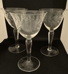 VINTAGE CHAMPAGNE COCKTAIL GLASS SET 3 ETCHED LEAF SCROLL LAUREL GARLAND