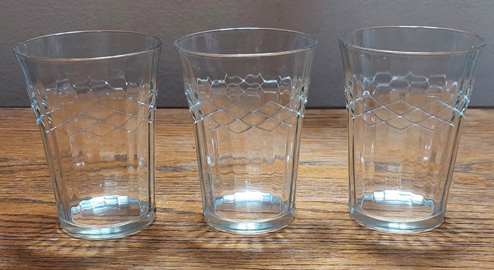 Vintage? set of (3) clear diamond/lattice pattern juice glasses