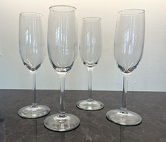 LIBBEY Champagne Set of 4 Glasses 9″ Tall w/ Box Clear Dishwasher Safe