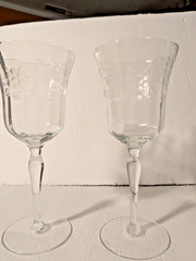 Set of 2 Etched Floral & Leaf designs Crystal Wine Glasses