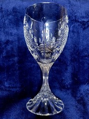 Mikasa Set of 4 Clear Crystal Wine glasses Christmas Tree Decorative