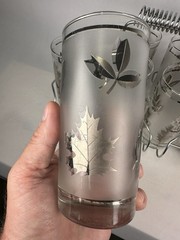 Vintage Mid- Century Modern Leaf Pattern Drinking Highball Glasses Chrome Caddy
