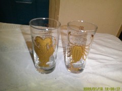 2 VINTAGE ZODIAC DRINKING GLASS GLASSES ARIES SCORPIO GOLD GRAPHICS