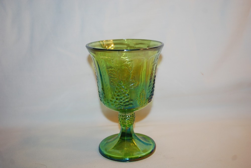 BEAUTIFUL IMPERIAL GREEN IRIDESCENT GRAPE HARVEST WINE GOBLET 1960’S TO 1970’S