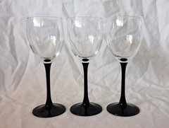 Luminarc France DOMINO Black Stem Wine Glasses 7.75″ Tall (Set of 3)