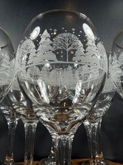 Set of 8 VTG Lynn’s Christmas Pines Wine Glasses Gold Trim 7 3/4″ Libbey