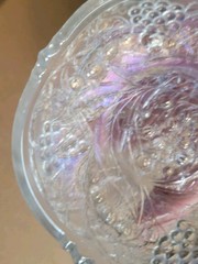 Pretty White US Glass Carnival Glass Palm Beach Berry Bowl Gooseberry Interior