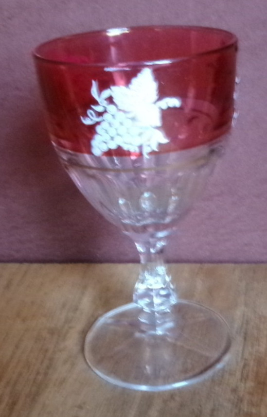 Vintage Lubiana Italian Cranberry Ruby Red Flash Wine Glass w White Grapes 40B
