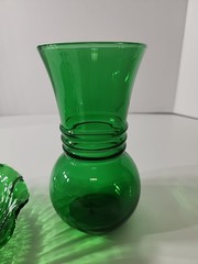 Set- Vintage Anchor Hocking Emerald Green Glassware. Ruffle Scallop Bowl & Vase