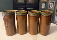 Van Briggle Foam Brown 6″ Tall Tumbler Set of 4 Original Metal Carrier Caddy MCM