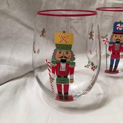 SALE!! Holiday Set of 4 Glass «Nutcracker» Themed Stemless Wine Glasses 5″ x 4″