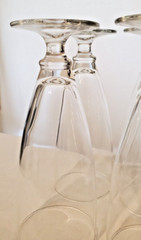 4 Clear Glass Footed Stemmed Barware 8.5″ Tall Glasses Beer Water Iced Tea Pint.