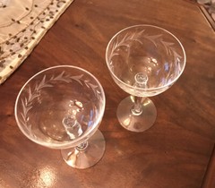 VTG CORDIAL GLASSES (2) ETCHED CUT LEAF VINE RING BAND FACETED STEMS 5-1/4”H EUC