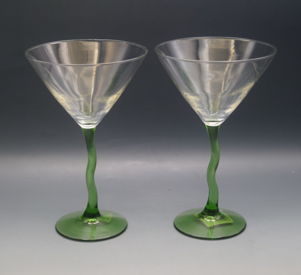 LIBBEY GLASS USA COURBE ZIG ZAG SET OF 2 MARTINI GLASSES GREEN STEM