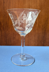 Vtg cordial liqueur GLASS cut floral and leaves, paneled, 4.5″ tall, 3 fl oz