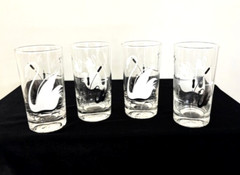 1960s Glass SWAN & CATTAIL WHITE Clear Glasses Tumblers – Set of 4 – 5.25″H MCM