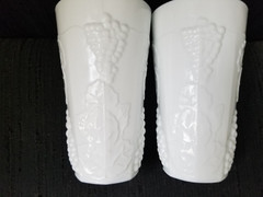 Colony Harvest Milk Glass Tumbler Glasses Grapes & Leaves 6″ Tall 12 Oz Set of 2