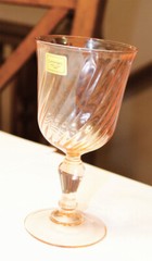Set of Two Arcoroc Pink Swirl Rosaline Wine Glasses Stems 5 3/4 inches MINT