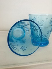 Vtg 1970’s Daisy Flower Blue Embossed 4 » Tall Glass Set of 2