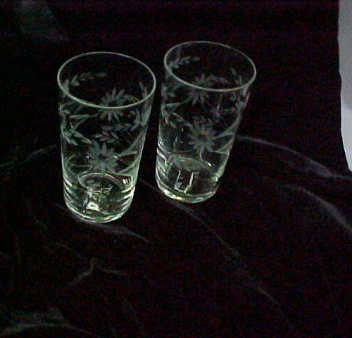Set of 2 Vintage Clear Thin Glass Etched Sunflower Floral Tumblers 5″ Tall EC FS