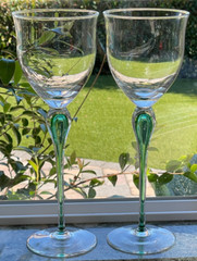 2 Mikasa Julliard Wine Goblets Art Glass Emerald Stem Drop Blown 10 5/8″