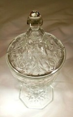 McKEE GLASS CO. ROCK CRYSTAL CLEAR 1-POUND SIZE 10-1/2″ TALL FOOTED CANDY JAR!