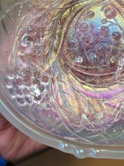 Pretty White US Glass Carnival Glass Palm Beach Berry Bowl Gooseberry Interior
