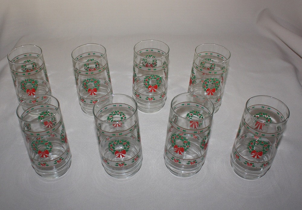 8 Victorian Christmas Cooler Glasses Indiana Glass Tumblers Holly Wreaths in Box