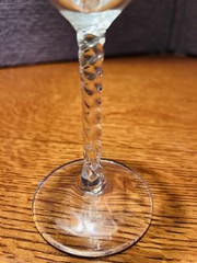 Crystal D’Arques Durand Clear Wine Glasses 7.5″ Twisted Stem Set Of 4 Angelique