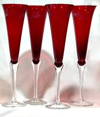 Lenox HOLIDAY GEMS RUBY Red Champagne Flutes w/ Etched Holly 11″ (Set Of 2)