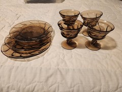 4 Fostoria Jamestown Brown Sherbets 6 oz. 4 1/4″ Tall And 3 Luncheon Plates