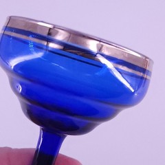 Vtg Set of 5 Coupe Champagne Glasses Platinum Stripes 4.5″T Blue Green Glow READ