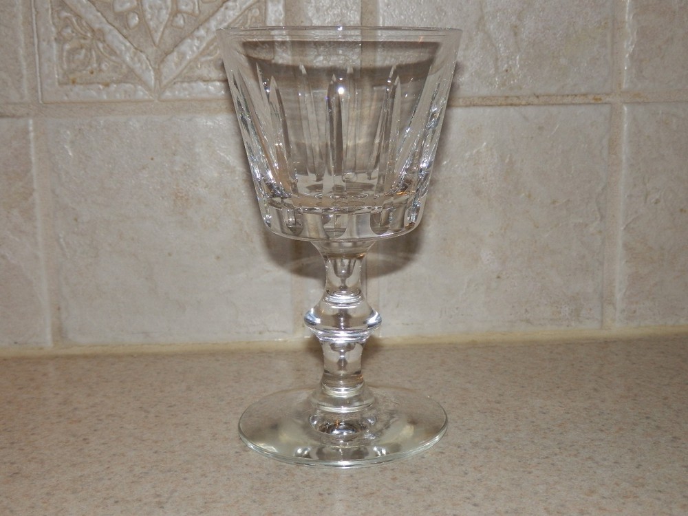 LIBBEY ROCK SHARPE GLASS RALEIGH PATTERN WINE STEM SIGNED 5″