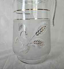 Vintage Italy Frosted Wheat Glass Pitcher & 4 Tumbler Glasses w/ Gold Trim