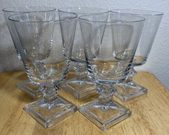 Pedestal Glasses – Set of 5