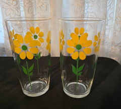 2 Vintage 1 Pint Hazel Atlas Daisy Sour Cream Glasses