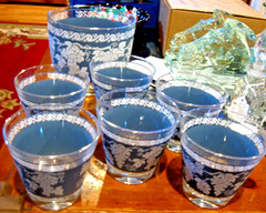 Vtg HAZEL ATLAS 7 Pc BARWARE SET – Blue/White Grapes- 6 Glasses & Ice Bucket