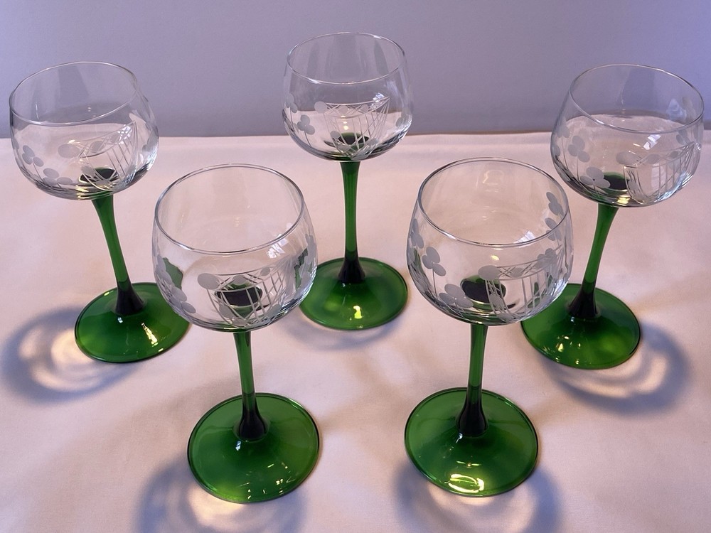 Duiske Irish Hand-Cut Harp and Shamrocks 7″ Tall Wine Glass Emerald Green Stem