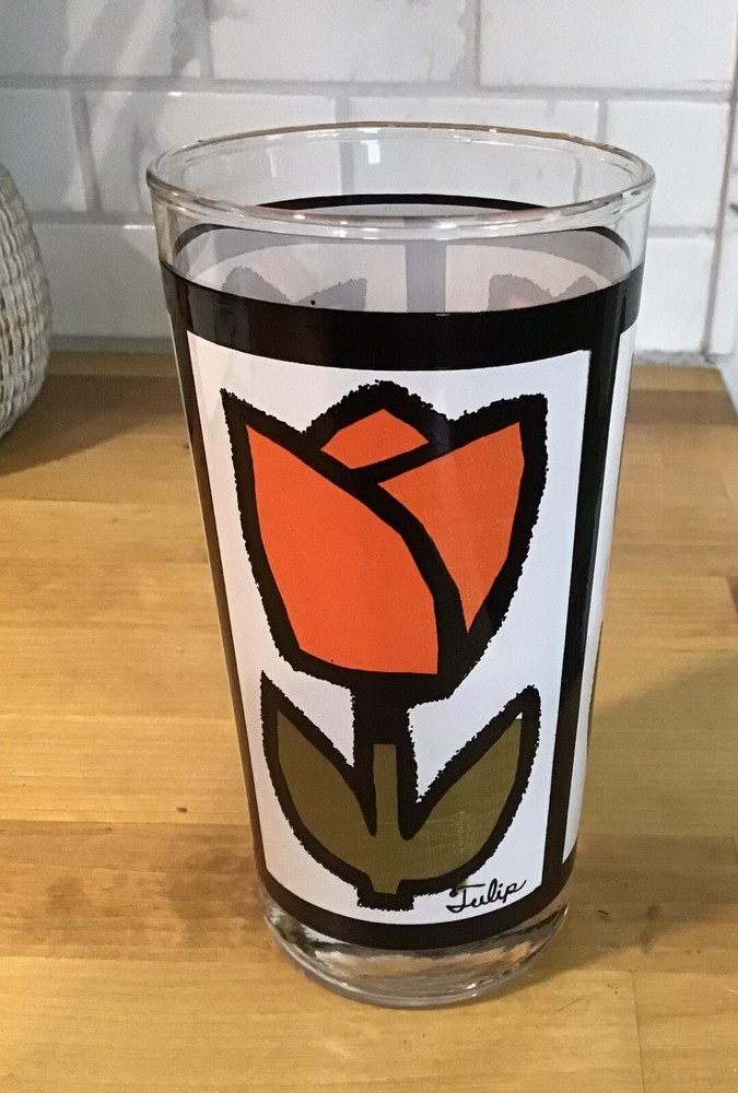 Vintage Retro Drinking Glass Featuring Tiffany Style Tulip Design
