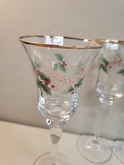 MIKASA Ribbon Holly Crystal Wine Glasses SET OF 4 Gold Trim 8⅝»