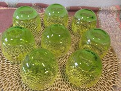 Flower Power 60″s 70″s 7 Roly Poly Glasses w /Caddy Green Yellow Daisies