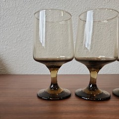 4 Tawny Accentby LIBBEY GLASS COMPANY Footed Wine Smoke 6″